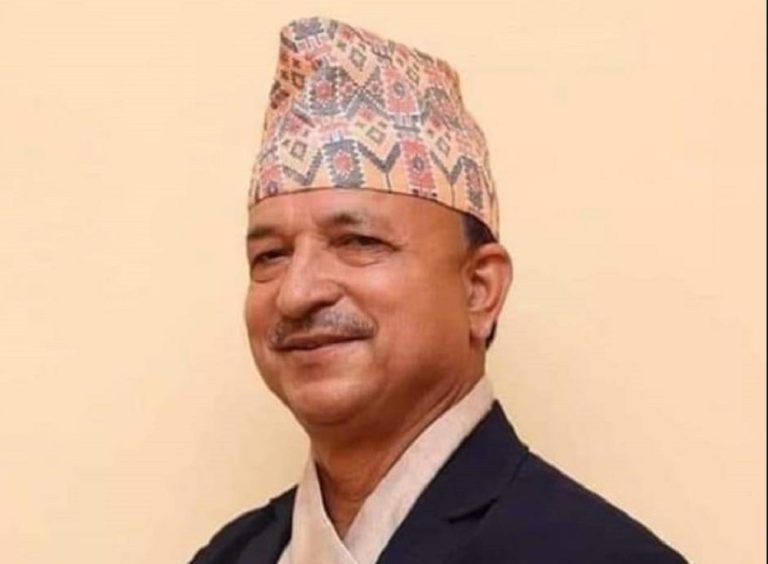 Rabin Koirala speaking during the CPN-UML Central Committee meeting, urging Chairman KP Sharma Oli to reflect on leadership like Sher Bahadur Deuba.