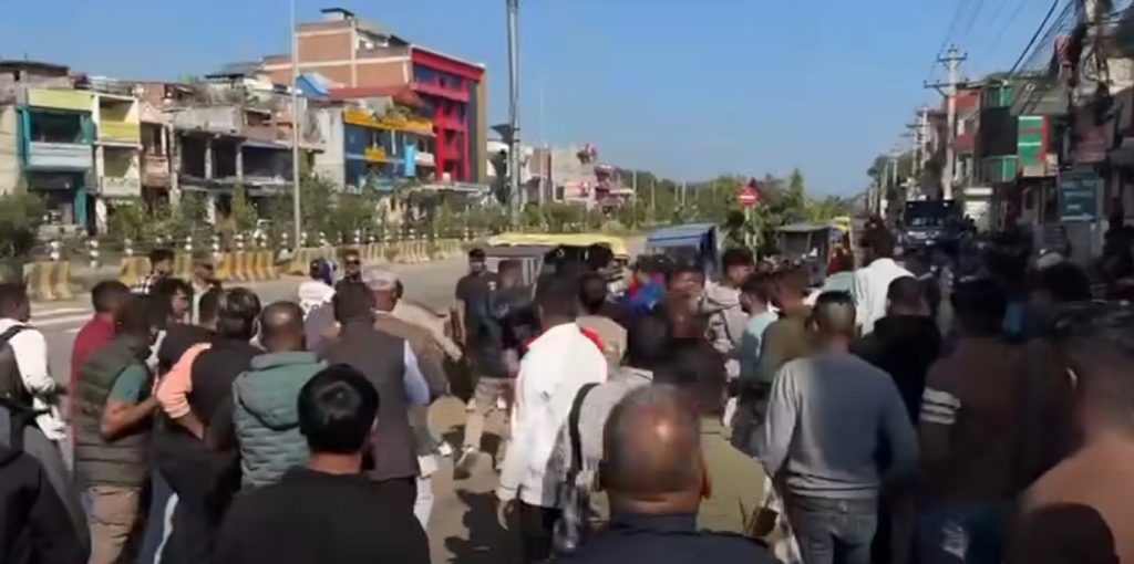 सिमरा विमानस्थल तनाव: जेनजी समूह र UML समर्थक भिडेपछि कर्फ्यू लागू