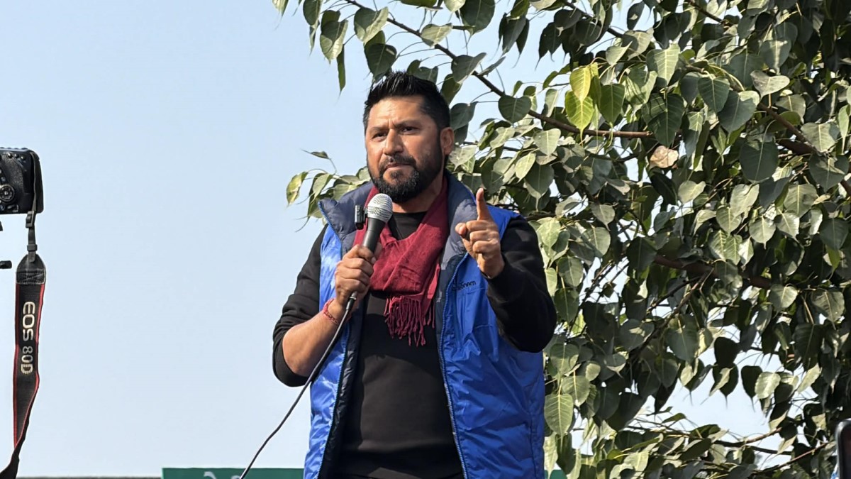 Rabi Lamichhane speaking to Rastriya Swatantra Party supporters in Bharatpur, Chitwan