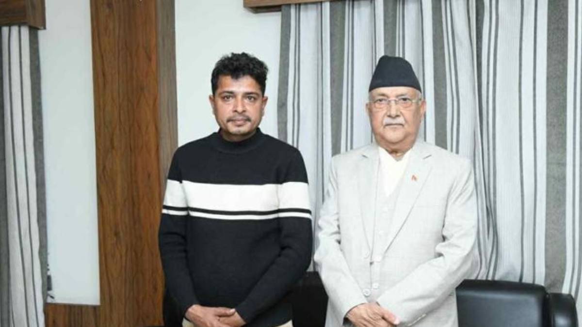 Kamal Gaire with CPN-UML Chair KP Sharma Oli after announcing his return to the party