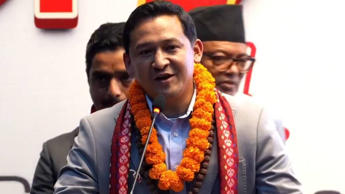 Dr. Pranay Shamsher Rana being welcomed by Nepali Congress President Gagan Thapa during a homecoming program at the National Assembly Hall in Kathmandu.