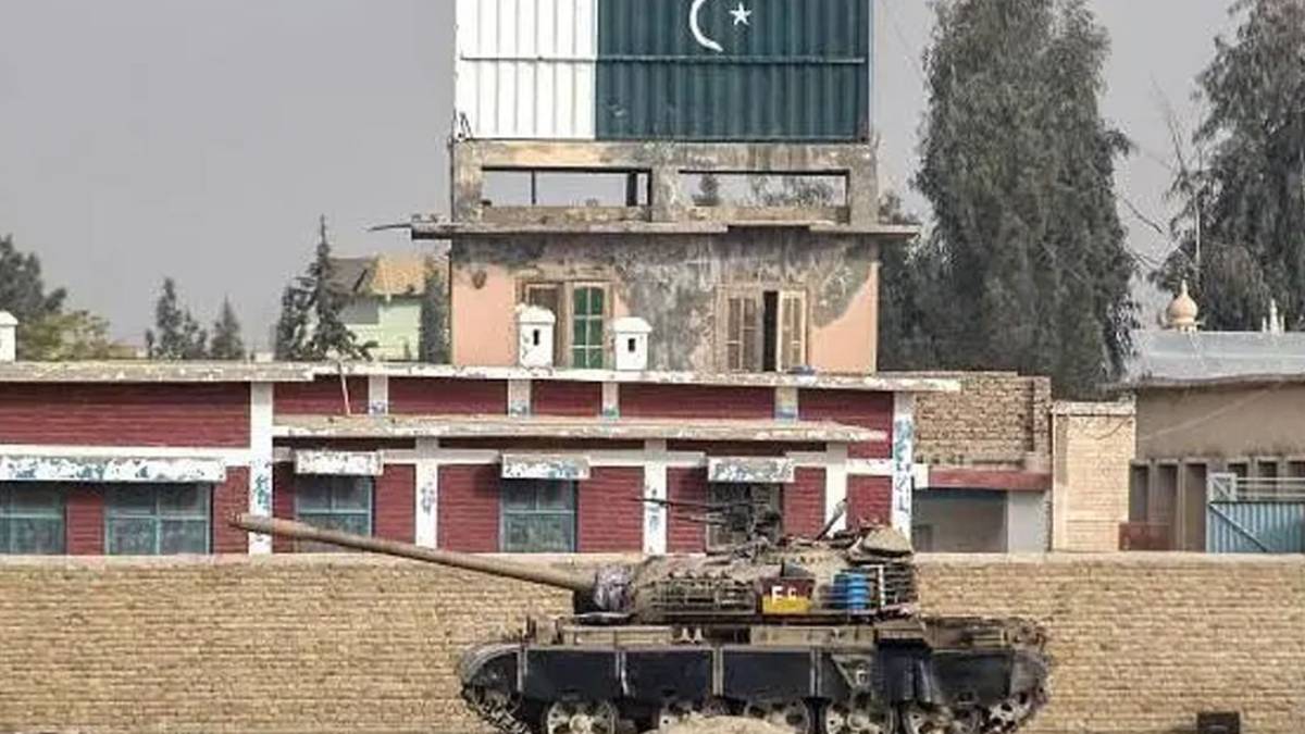 Smoke rising over Kabul city skyline following reported Pakistani airstrikes amid escalating conflict with Afghan Taliban.