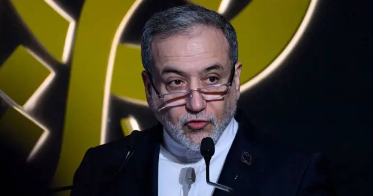 US and Iran officials in Islamabad during talks that collapsed over new demands and Strait of Hormuz tensions