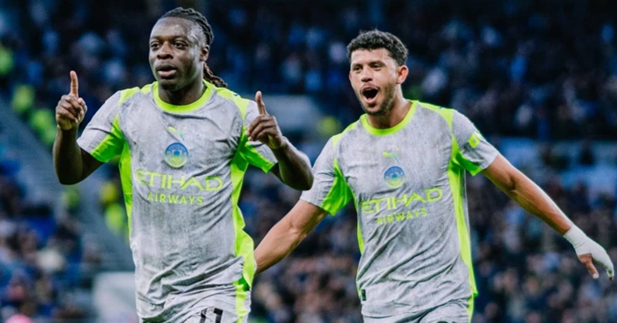 Manchester City players celebrate during a 3-3 draw against Everton in a Premier League match