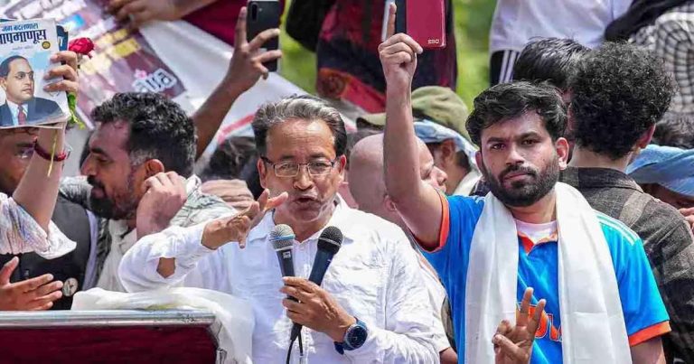 Sonam Wangchuk Joins Delhi Education Protest