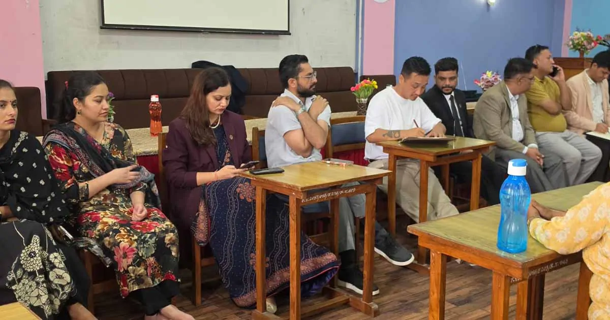 सुकुमबासीको अवस्था बुझ्न होल्डिङ सेन्टर पुगे गृहमन्त्री सुधन गुरुङसहित ६ मन्त्री