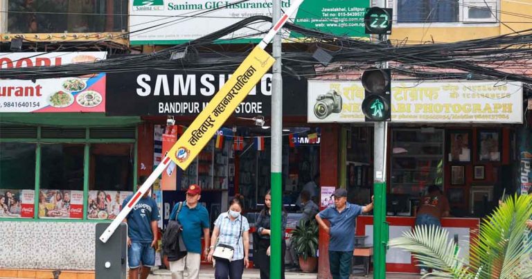 Lalitpur Smart Barrier Closes at Red Light, Opens at Green